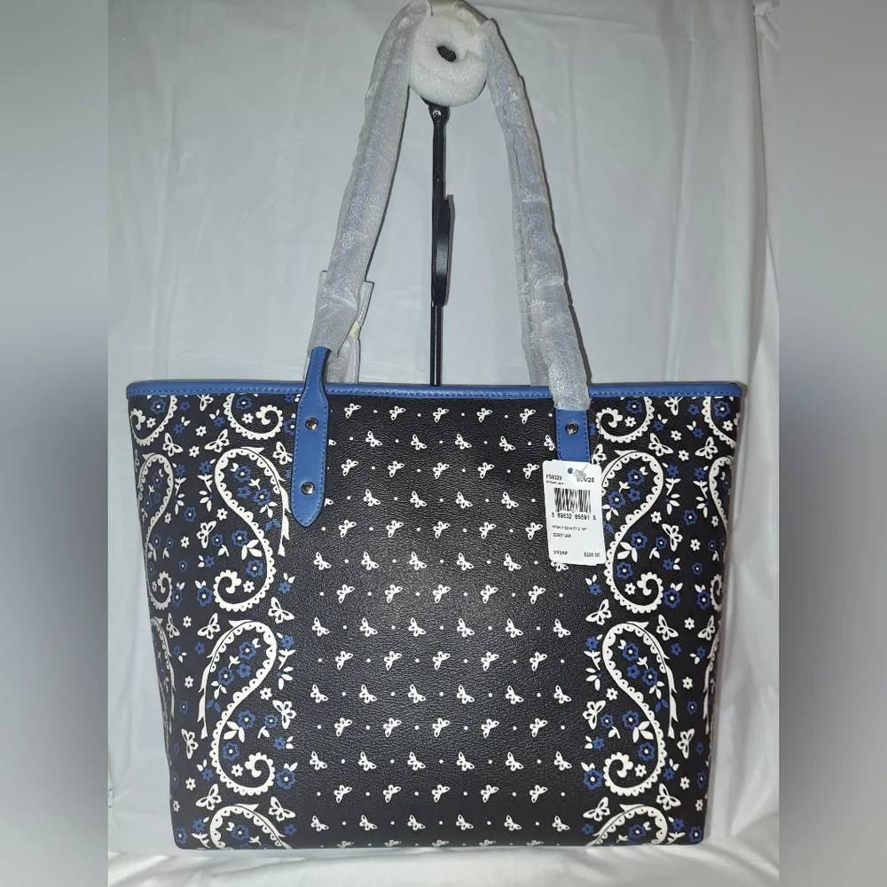 NWT🤍🖤💙🎀🎀 Coach Butterfly Bandana City Zip Tote